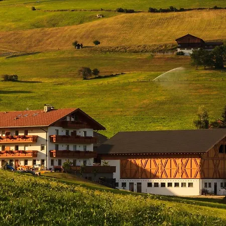 Speckerhof Aparthotel Maranza